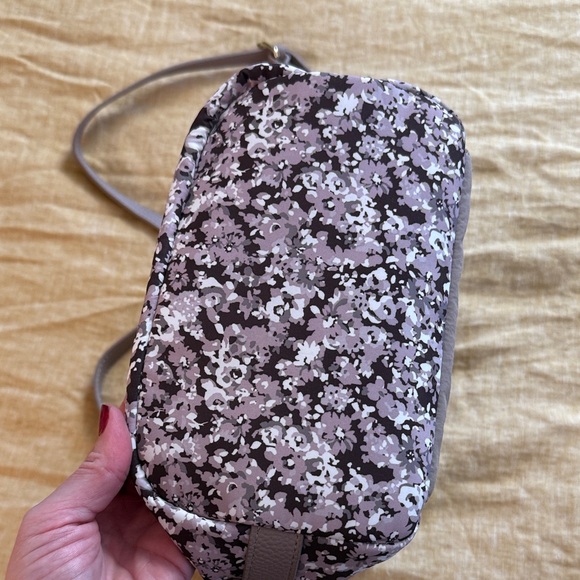 Isaac Mizrahi Floral Drawstring crossbody - Picture 11 of 17